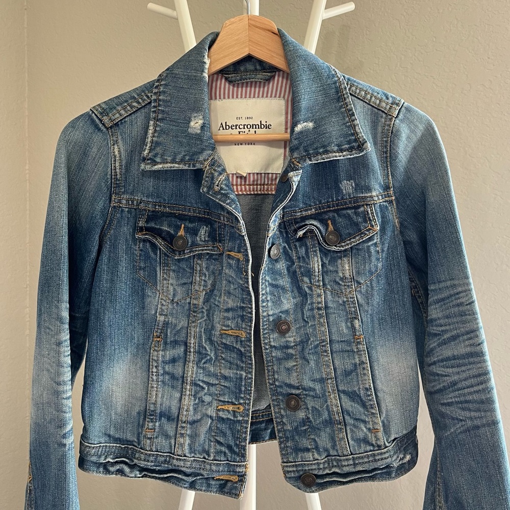 Used Abercrombie jean jacket, Size: XS.